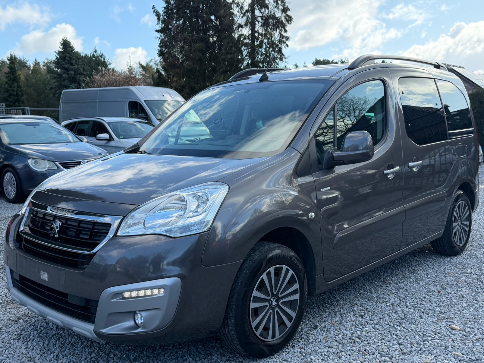 peugeot partner 2018 benzine 106.000 km ewacars 0476684418, Autos, Euro 6, Entreprise, Boîte manuelle, 5 portes