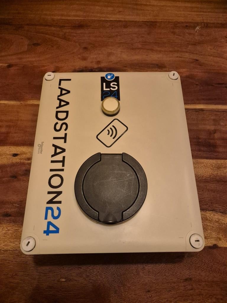 Laadstation24 11kW 3-Fase 16A Socket laadpaal, Ophalen of Verzenden, Gebruikt, Laadpaal