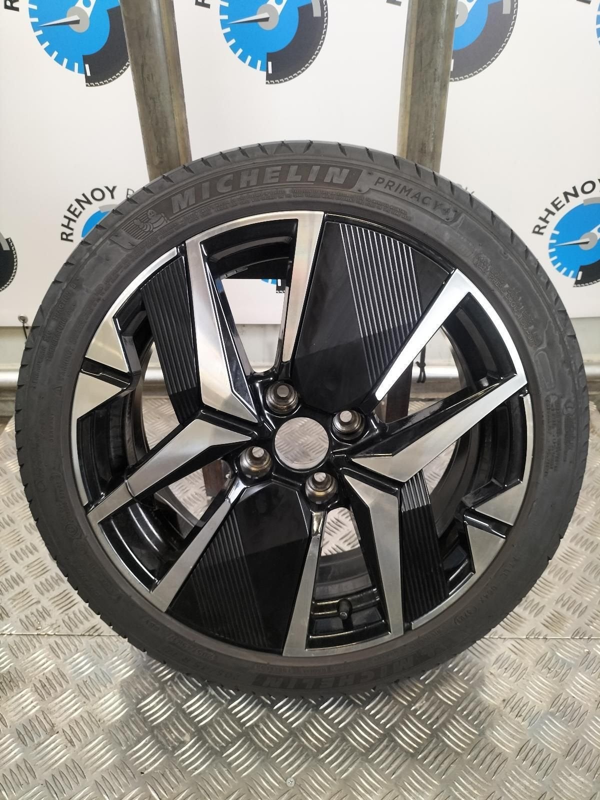 Peugeot 208 2023 (P21E) velg 205/45 17 Michelin 9851308480, Pneus et Jantes, Véhicule de tourisme, Pneus été, -