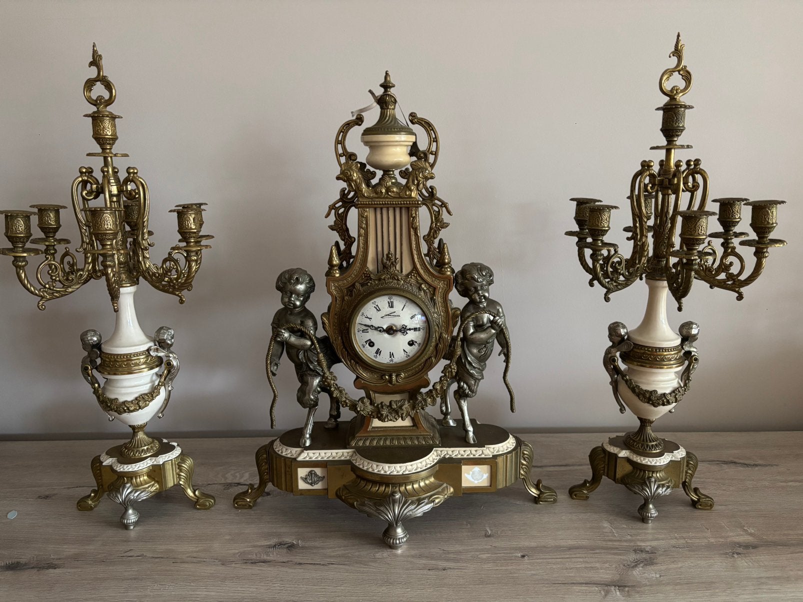 Garniture de cheminée classique: pendule + 2 candélabres, Antiquités & Art, Enlèvement