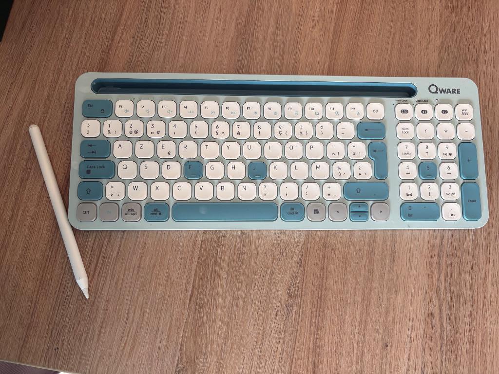 Draadloos toetsenbord qware, Qware, Azerty, Ophalen of Verzenden, Zo goed als nieuw
