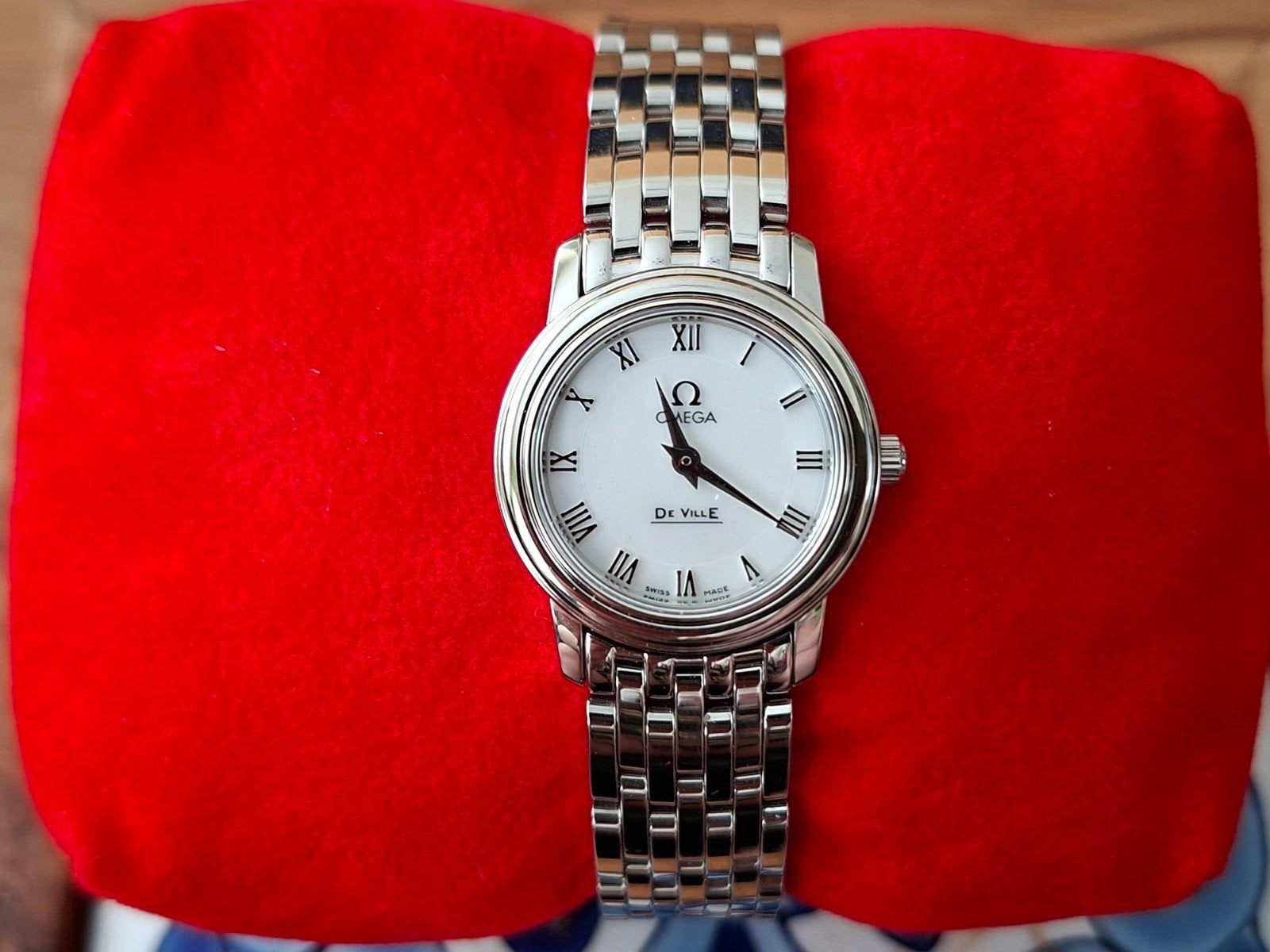 Nouveau dans sa boîte : montre Omega De Ville pour femme - a, Bijoux, Sacs & Beauté, Montres | Femmes, Enlèvement ou Envoi