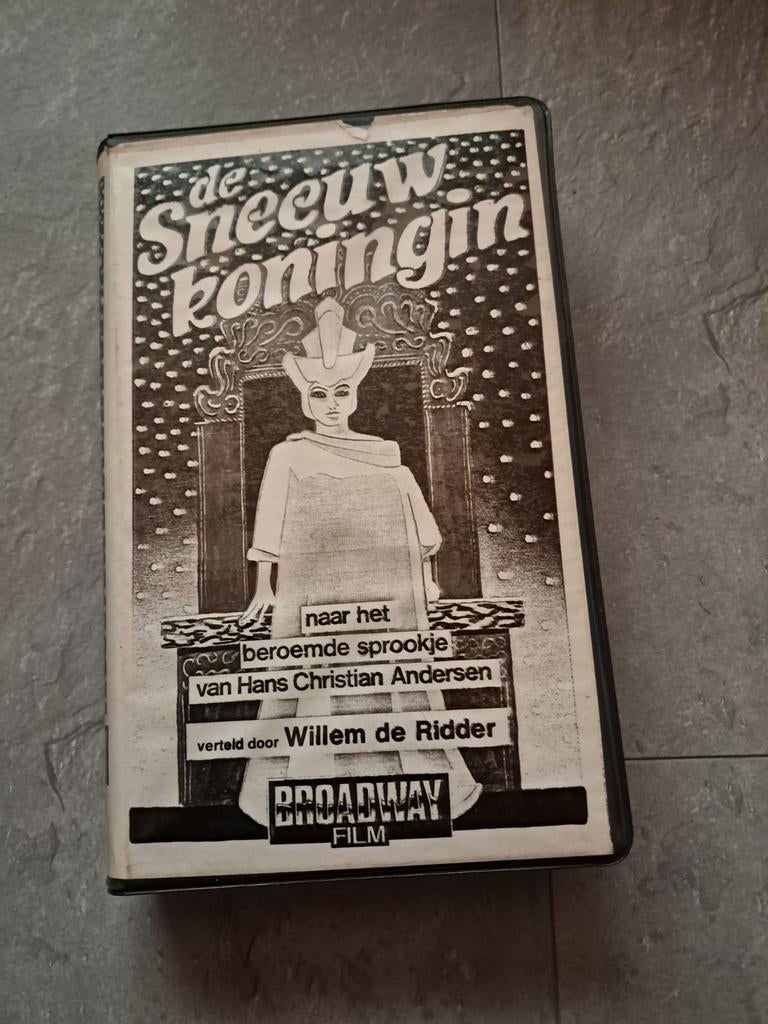 BETAMAX: De smeeuwkoningin, Ophalen