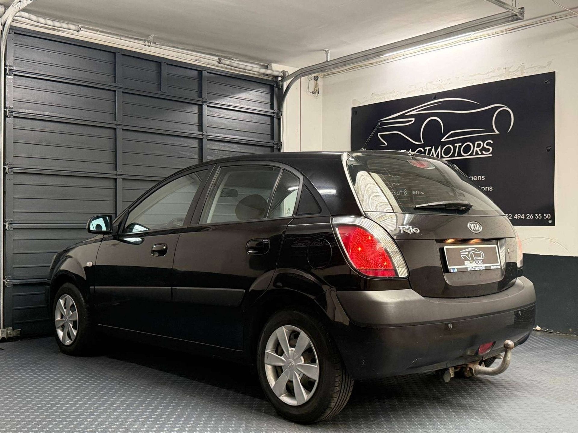 Kia Rio 1.4i LX Airco, Autos, Entreprise, Capteur de stationnement, Boîte manuelle, Noir