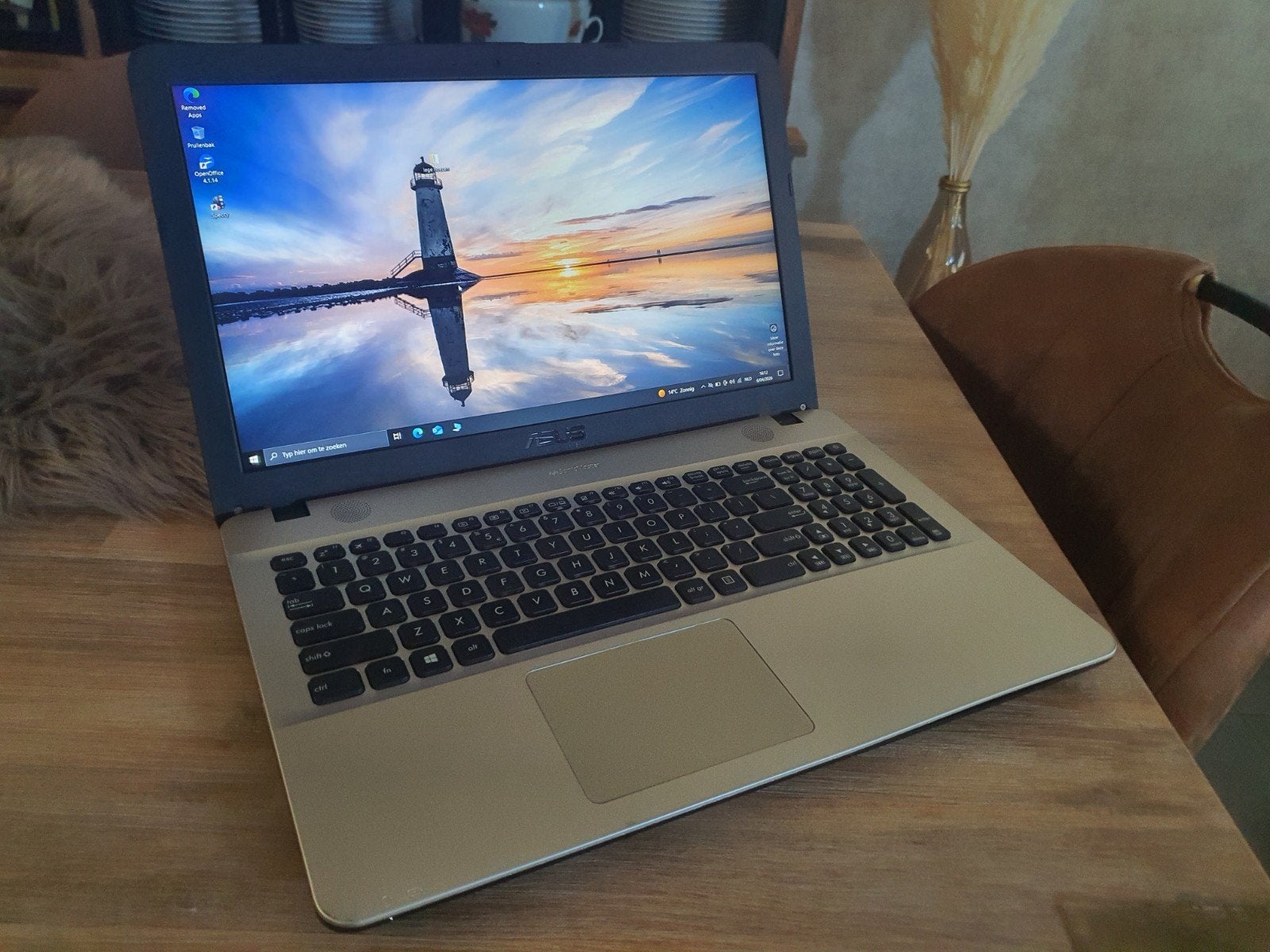 Asus notebook i3 6006u win10, Ophalen