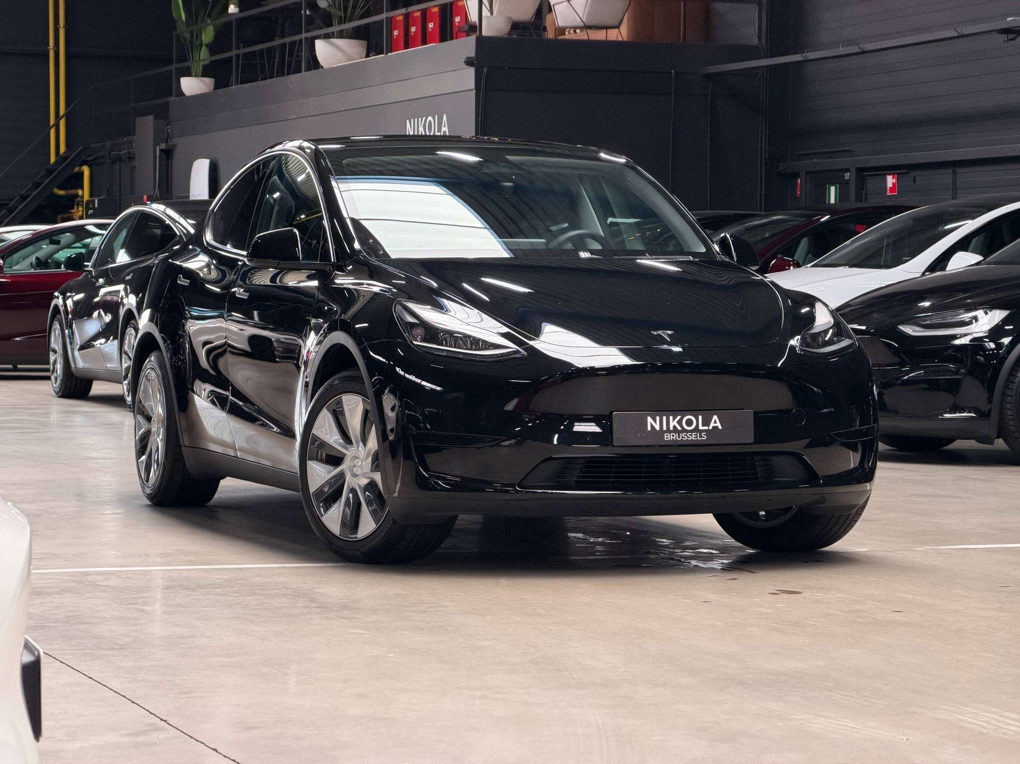 Tesla Model Y HARDWARE 4 - RWD - FSD READY - PREMIUM - LOW M, Autos, Cuir, 299 ch, Achat, Entreprise