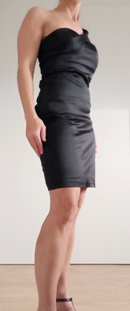 ELEGANT ZWART GEKLEED KLEEDJE – AVONDJURK – ALS NIEUW!, Enlèvement ou Envoi, Comme neuf, Noir, Au-dessus du genou