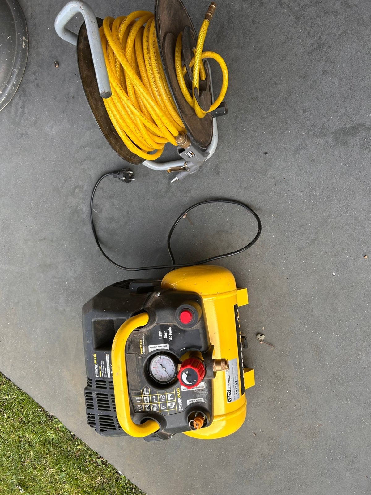 Powerplus luchtcompressor met slang, Tuin en Terras, Hogedrukreinigers, Ophalen, Zo goed als nieuw