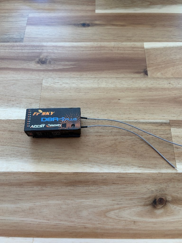FrSky D8R-II Plus récepteur 2.4GHz 8CH modélisme RC, Hobby en Vrije tijd, Modelbouw | Radiografisch | Vliegtuigen, Gebruikt, Benzine