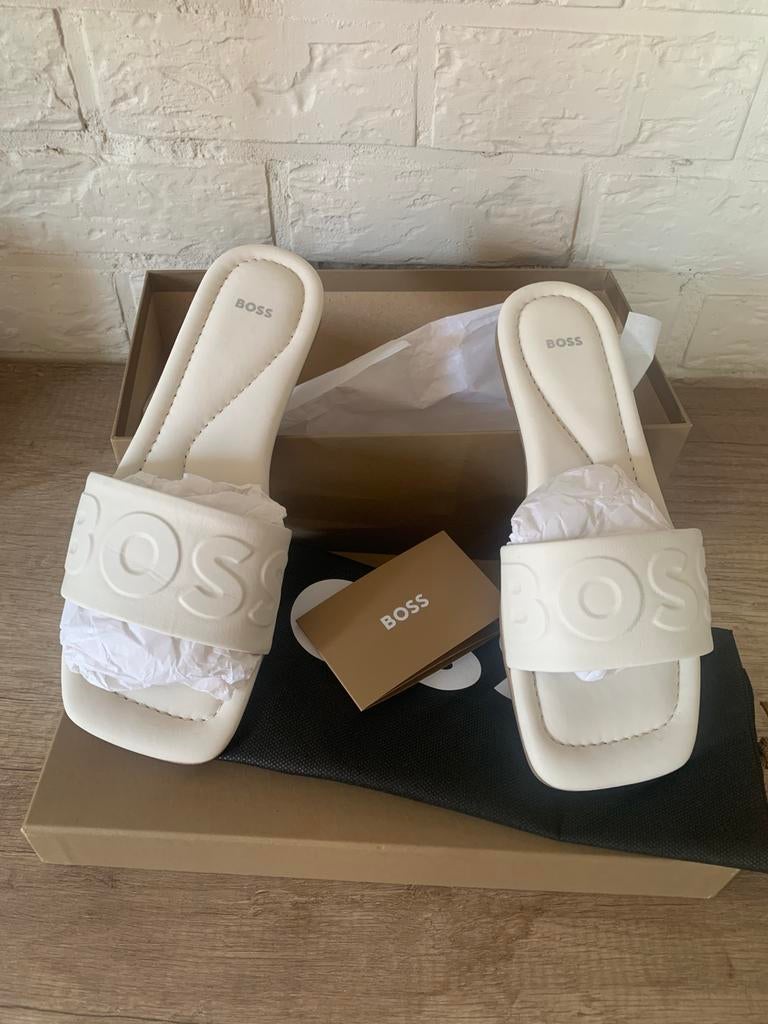 BOSS muiltjes slippers maat 39 in NIEUWSTAAT, Slippers, Wit, Ophalen of Verzenden, Zo goed als nieuw