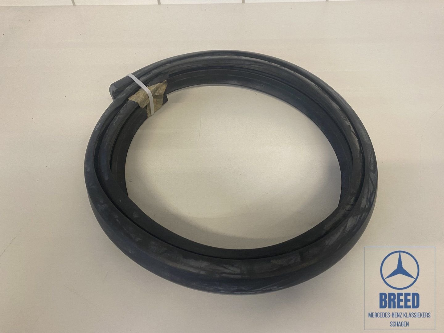 NOS rubberlijst achterbumper voor Mercedes-Benz W123 S123, Autos : Pièces & Accessoires, Neuf, Arrière, -, -