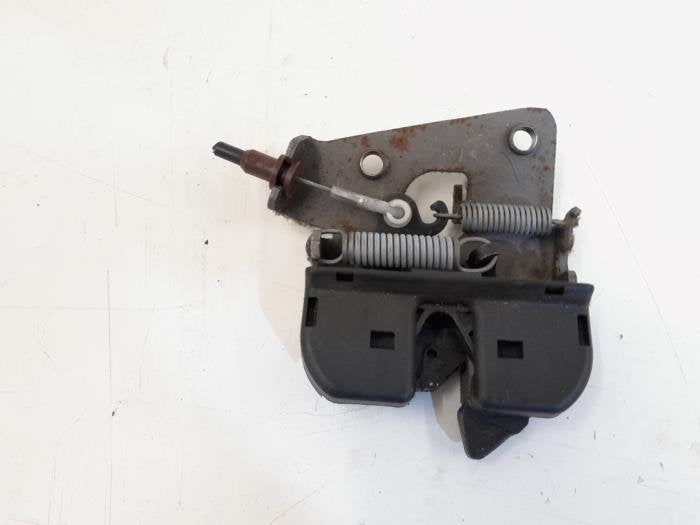 Serrure banquette arrière d'un BMW 3-Serie, -, 3 mois de garantie, Utilisé, -