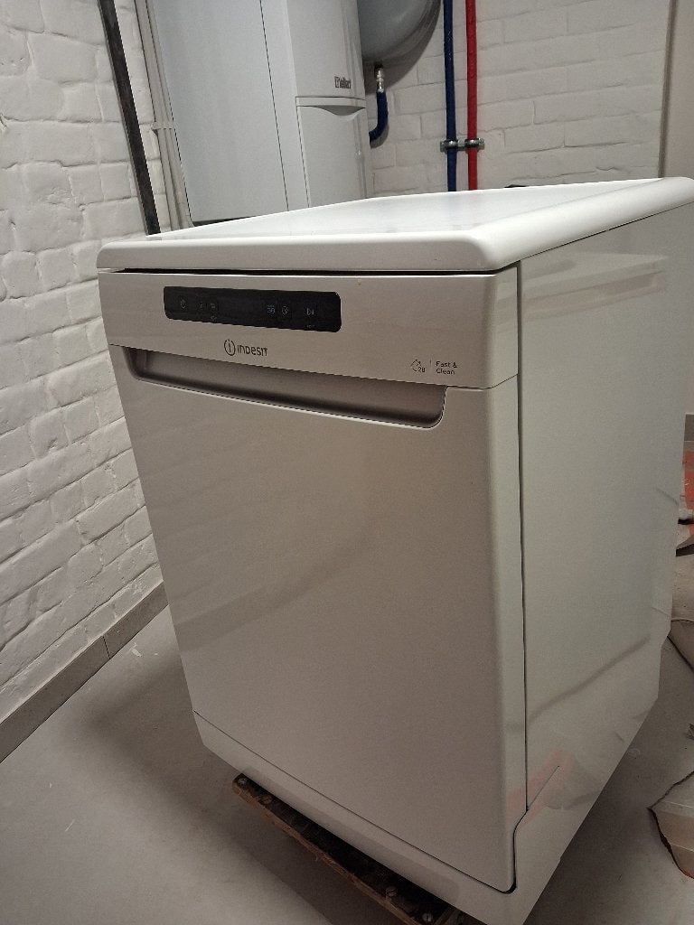 Lave-vaiselle INDESIT, Enlèvement, Comme neuf, À Poser