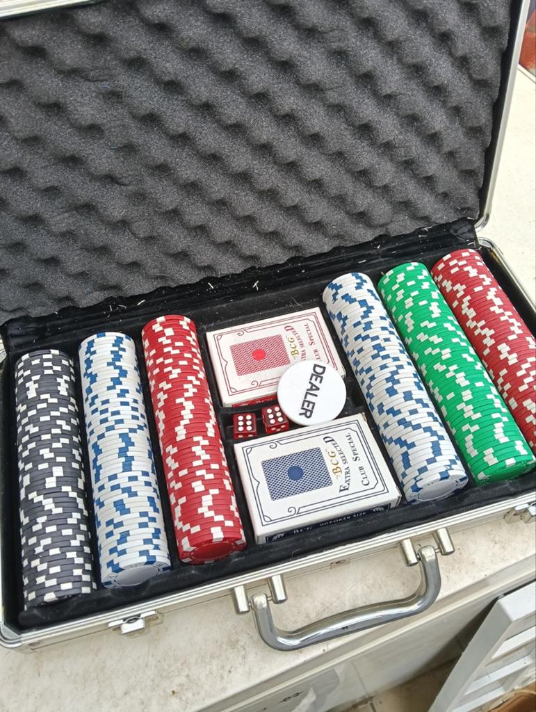Poker koffer, Hobby en Vrije tijd, Gezelschapsspellen | Kaartspellen, Ophalen