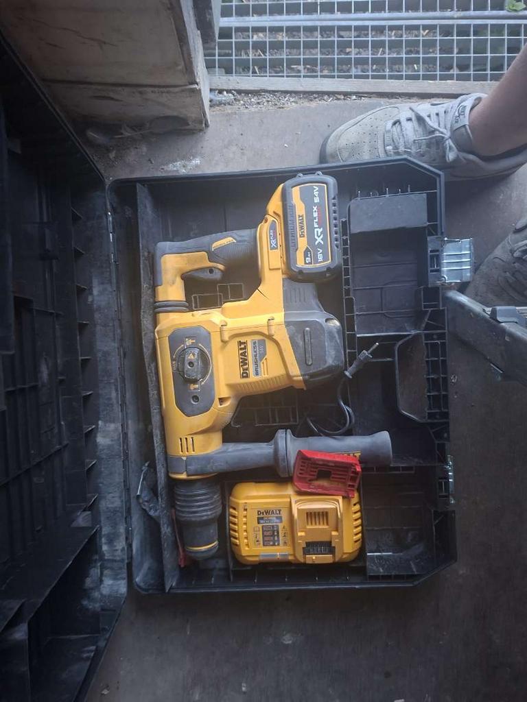 Combihamer, Doe-het-zelf en Bouw, Ophalen