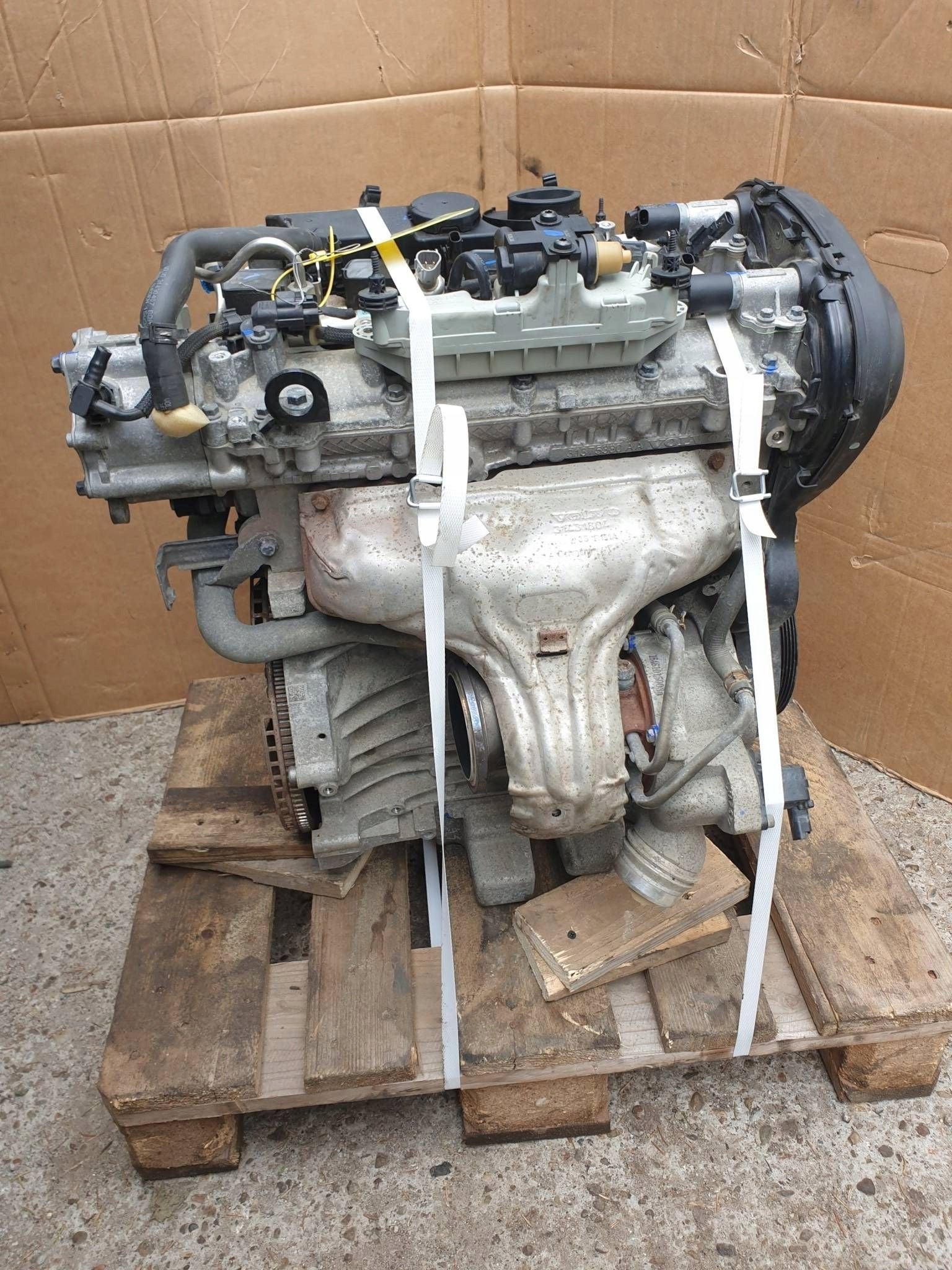 Moteur B4204T19 Nu VOLVO V60, Autos : Pièces & Accessoires, Envoi, Utilisé, Skoda