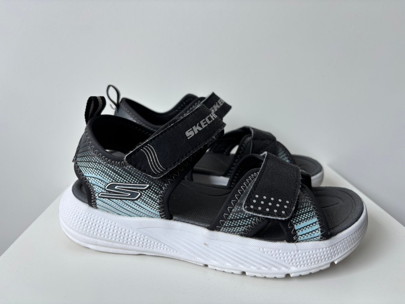 Sandales Skechers pour garçons taille 32, Enfants & Bébés, Enlèvement, Comme neuf