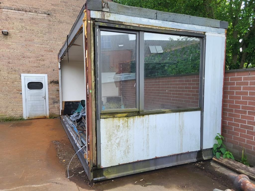 Container units, Enlèvement