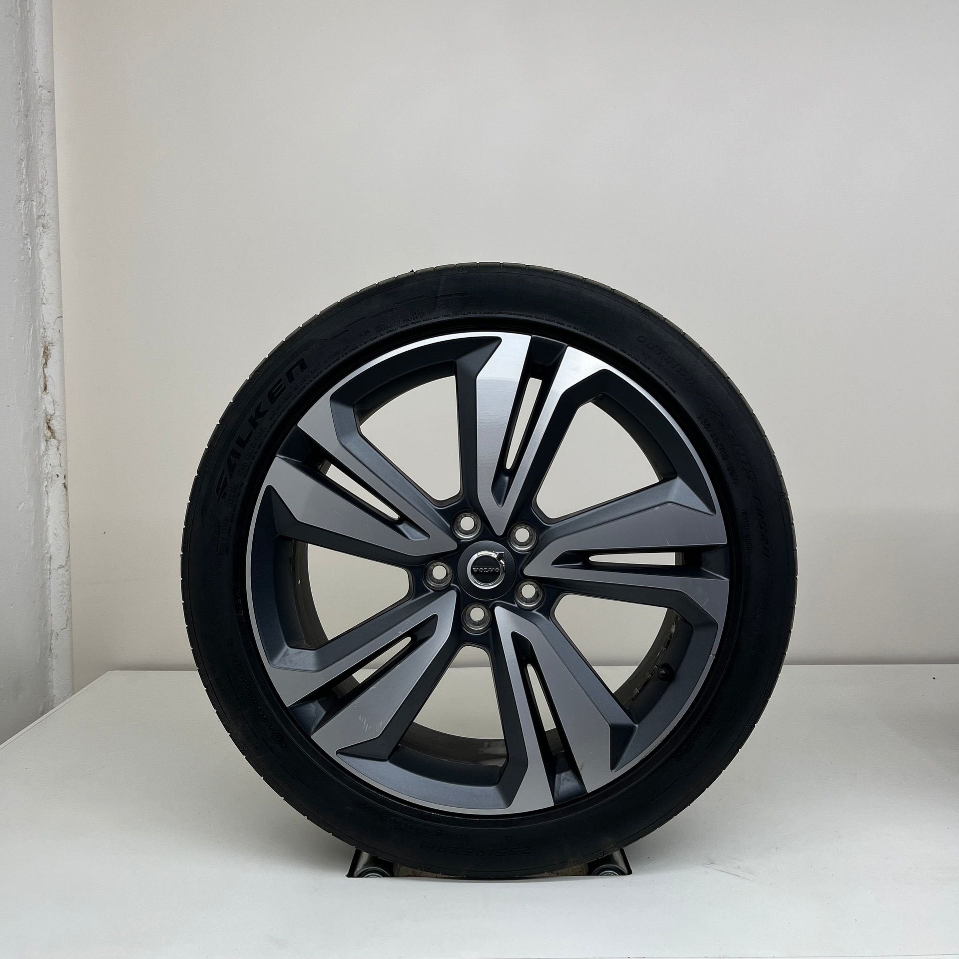 Volvo V60 Cross Country - 19 inch - zomerbanden, Pneus et Jantes, Enlèvement ou Envoi, Véhicule de tourisme, Pneus été