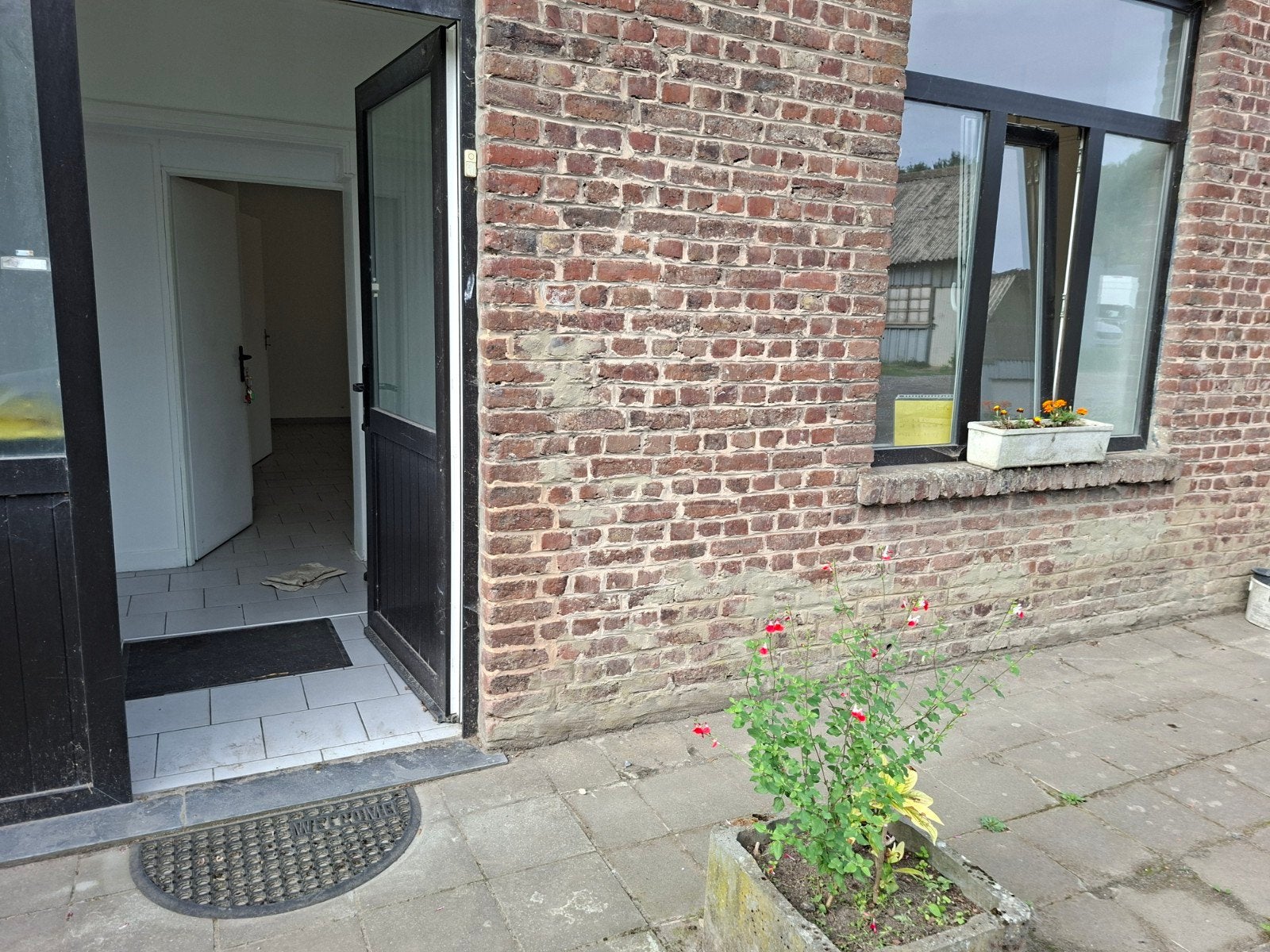 Atelier ou bureau à louer Havré  50m2 WC ,chauffage pellets