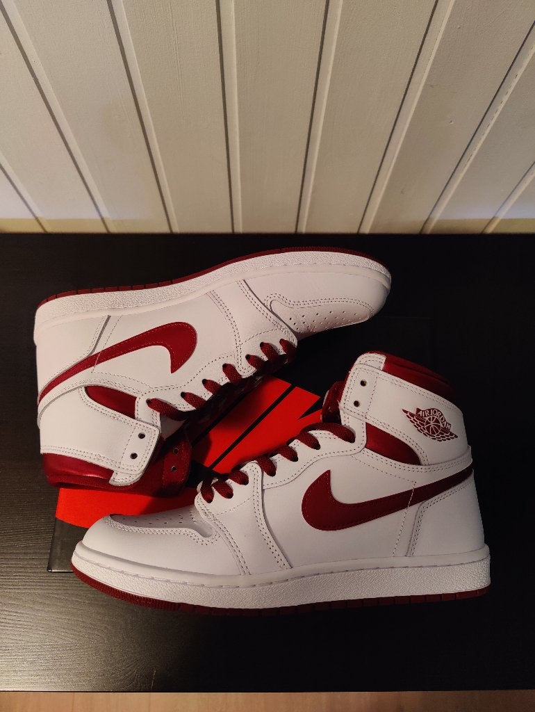Air Jordan 1 Retro High '85 OG - 43 Metallic Burgundy, Vêtements | Hommes, Chaussures, Neuf, Enlèvement ou Envoi, Blanc, Jordan (Nike)