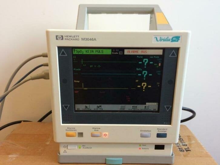 HPM3046A vital signs monitor met toebehoren, accu is slecht