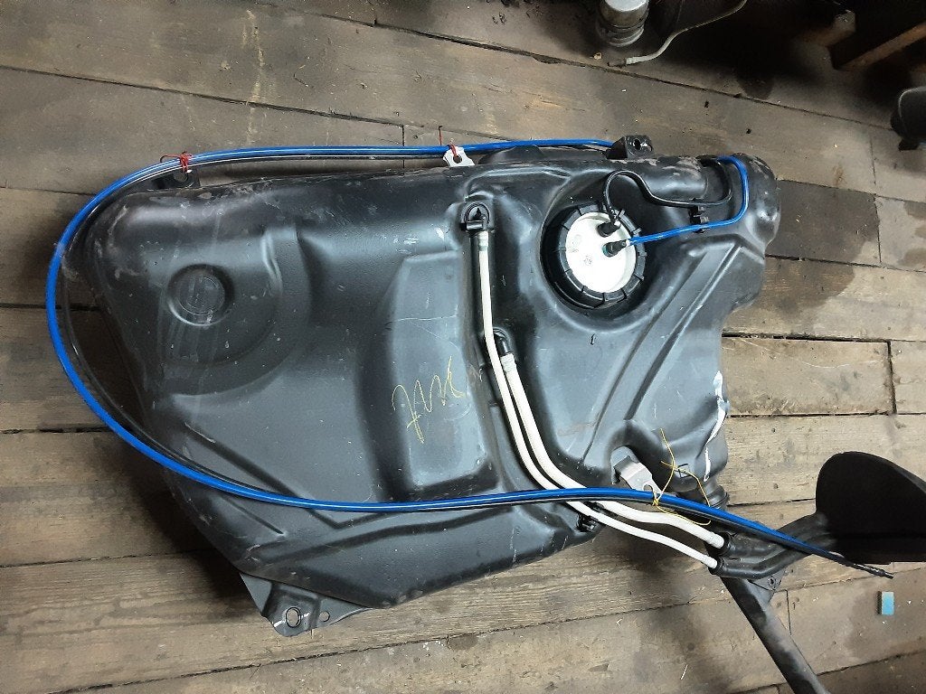 RESERVOIR CARBURANT Polo IV (9N1 / 2/3) (6Q0201085A), Autos : Pièces & Accessoires, Volkswagen, Volkswagen AG, Utilisé, Kundenbetreuung@volkswagen.de