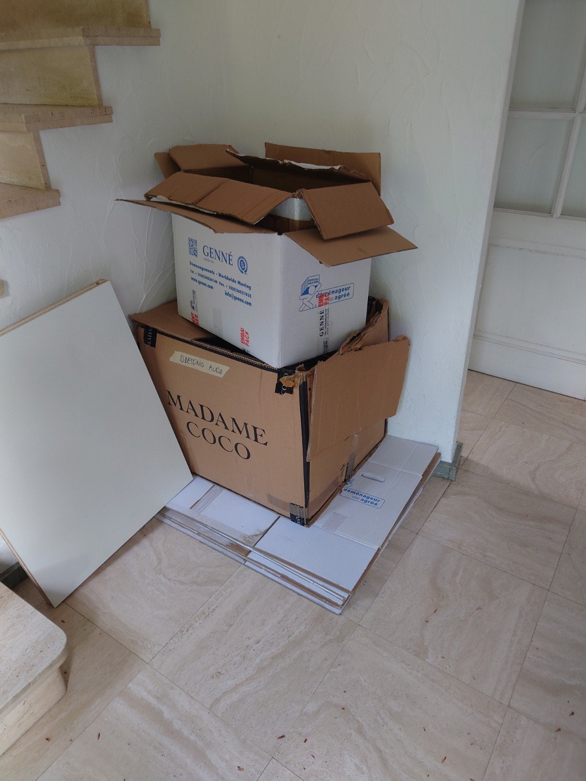 Cartons de déménagement, Enlèvement