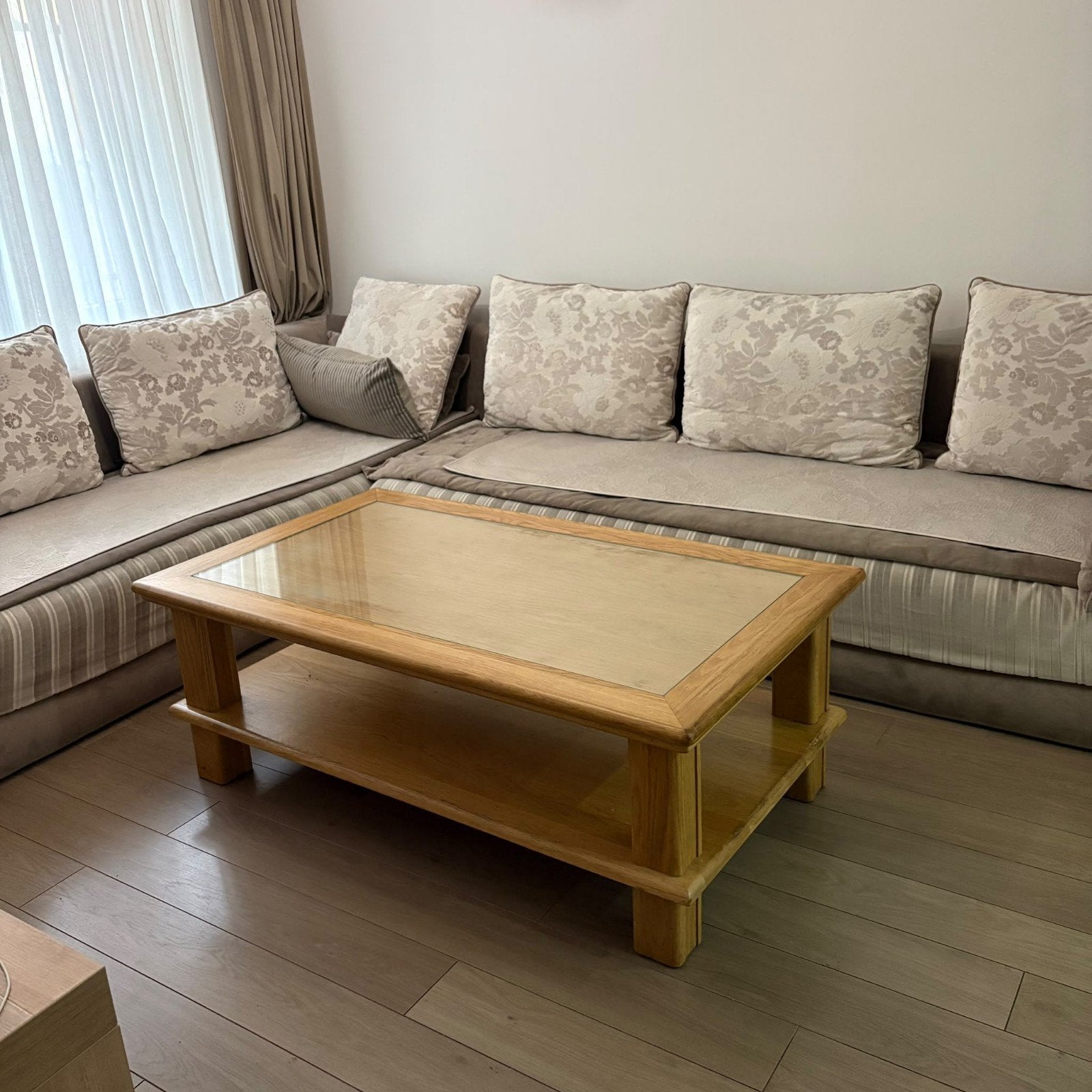 Table en bois avec verre, Maison & Meubles, Enlèvement, Verre