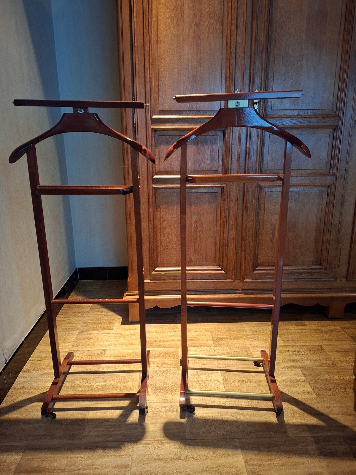 2 vintage houten dressboys, Vêtements | Femmes, Portants à vêtements, Enlèvement