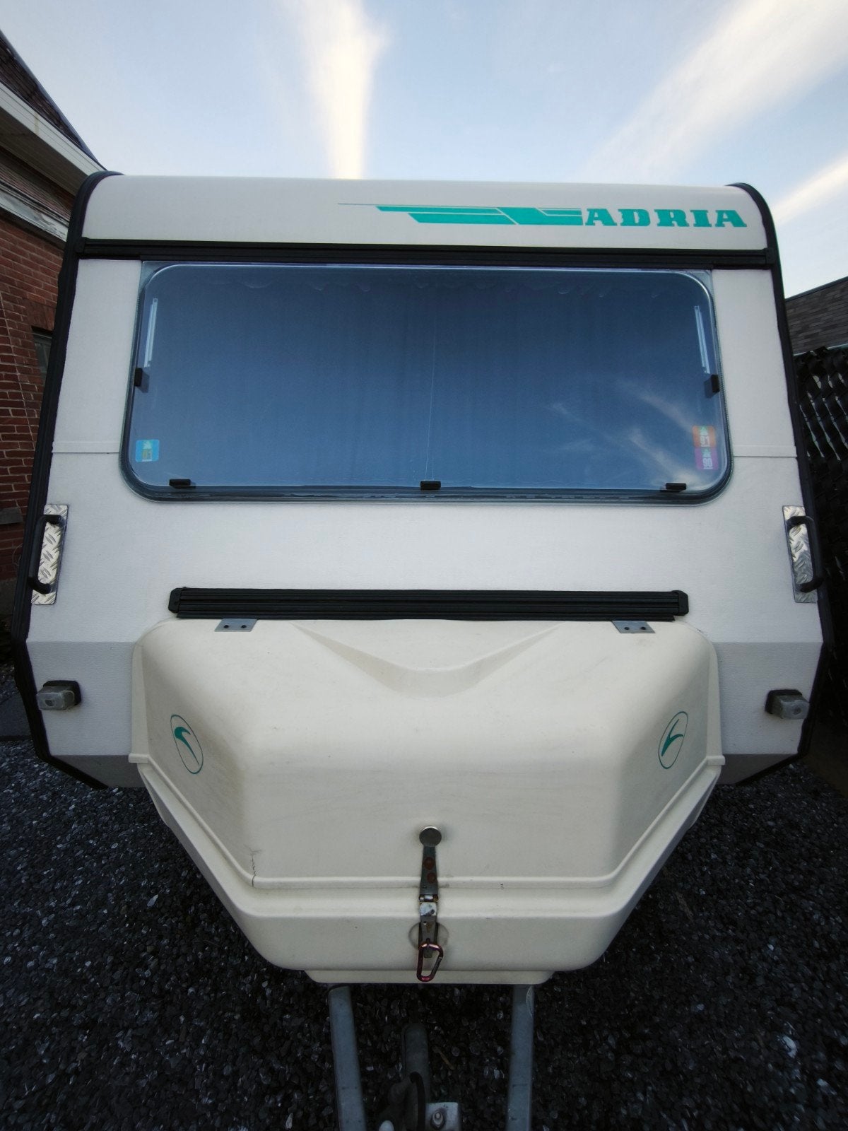 Adria caravan 750kg, Caravans en Kamperen, Particulier, Koelkast, Adria