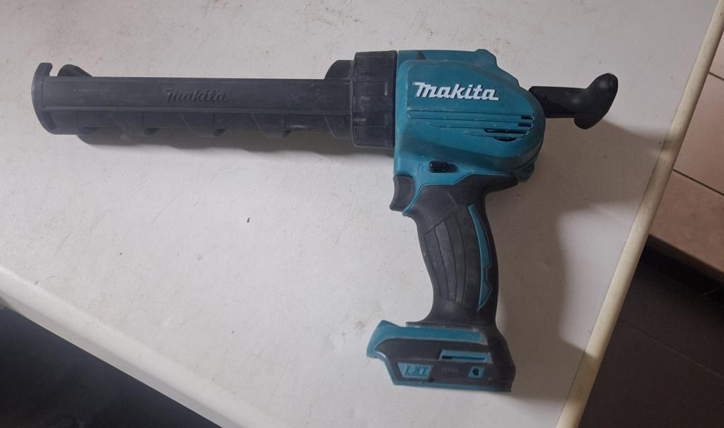 Siliconepomp Makita, Enlèvement