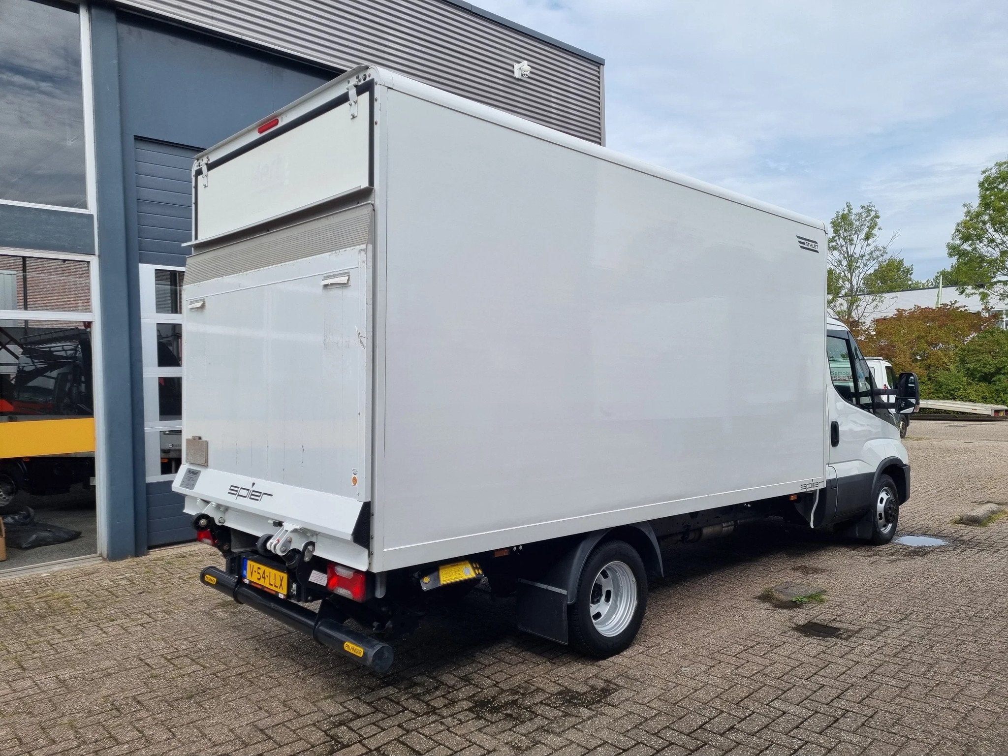 Iveco Daily 35C16/ 2.3D/ Bakwagen/ Laadklep, Autos, Achat, Euro 6, Boîte manuelle, 2 portes