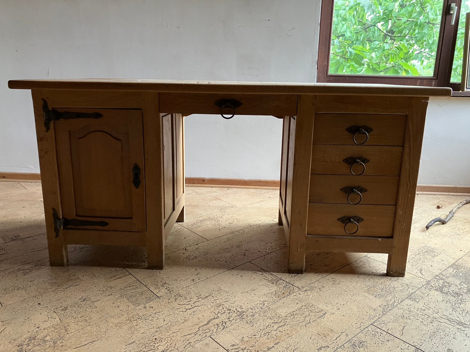 Houten bureau, Ophalen