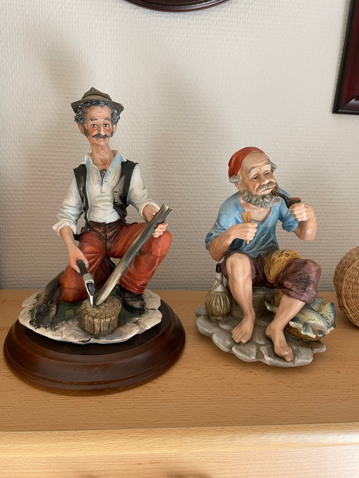 2 echte biscuit beelden , houthakker en visser, Ophalen, Zo goed als nieuw