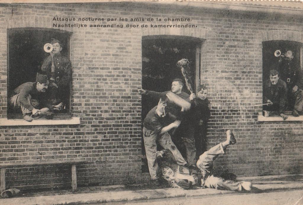 MILITAIR KAMP BEVERLOO -Nachtelijke aanranding kamervrienden, Verzamelen, Postkaarten | Themakaarten, Verzenden, 1920 tot 1940
