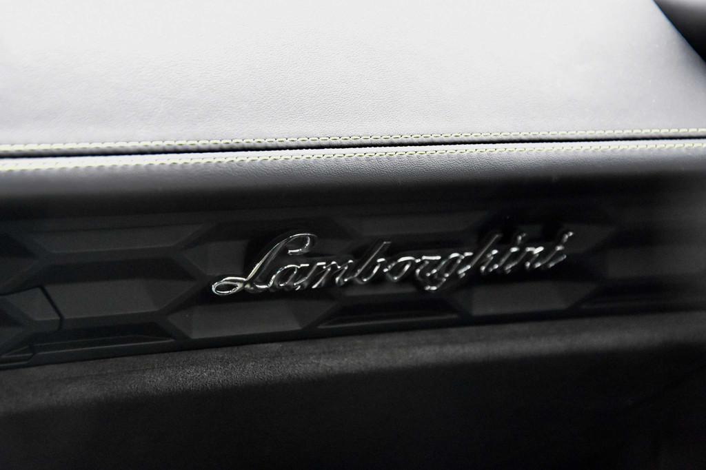Lamborghini Huracan Huracan 5.2i V10 40v LP580-2 *LAMBO HIST, Autos, Argent ou Gris, Achat, https://public.car-pass.be/vhr/dd188d47-4df3-448e-a8d8-cadbd3ffb09a