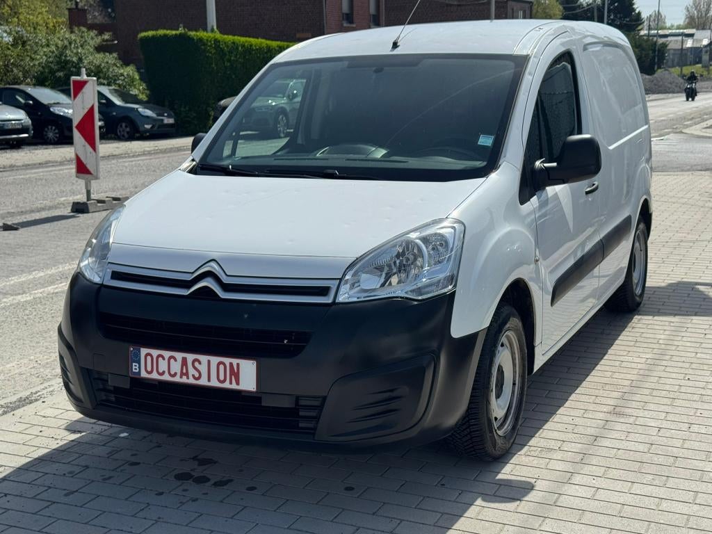 Citroën Berlingo ( 3 Places ), Achat, https://public.car-pass.be/vhr/26ee136b-13ad-4931-9387-94536fd3f4c7, Euro 6, Entreprise