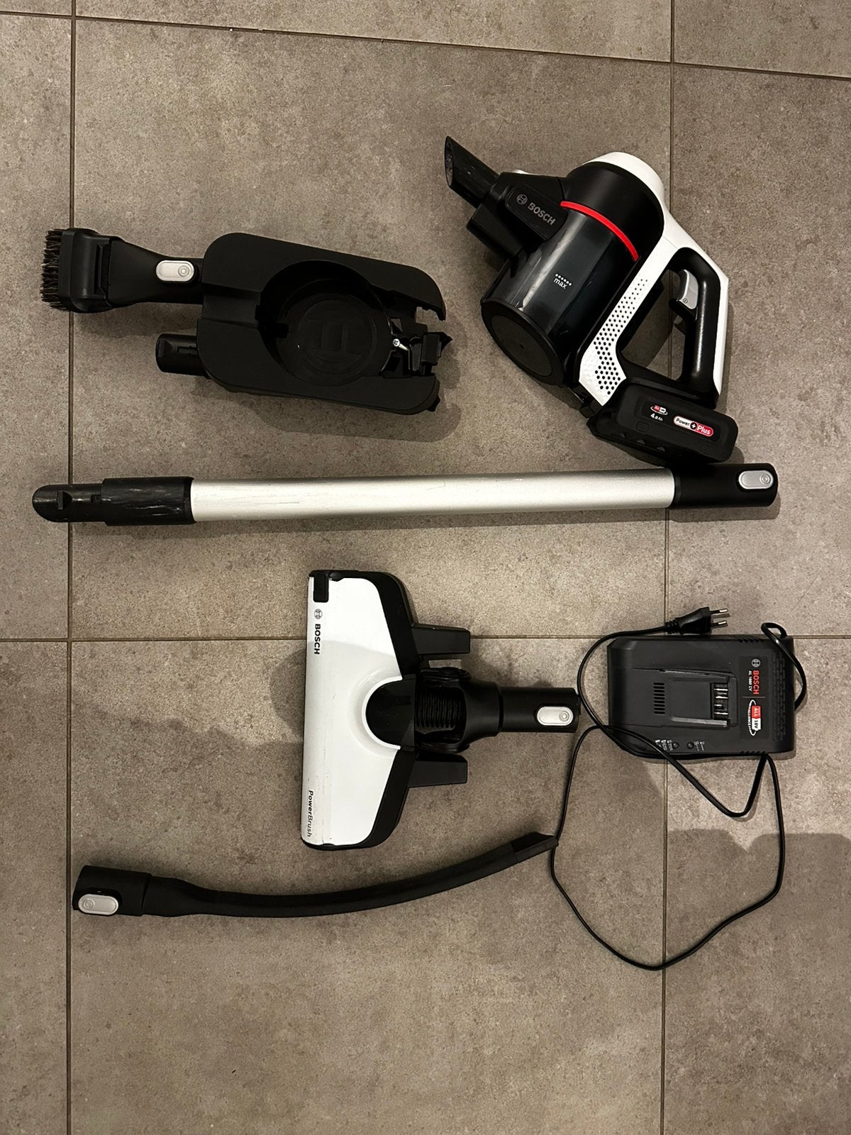 Aspirateur Bosch Serie 6 avec nouveau chargeur et batterie, Bosch, Réservoir, Aspirateur balai, Sans fil