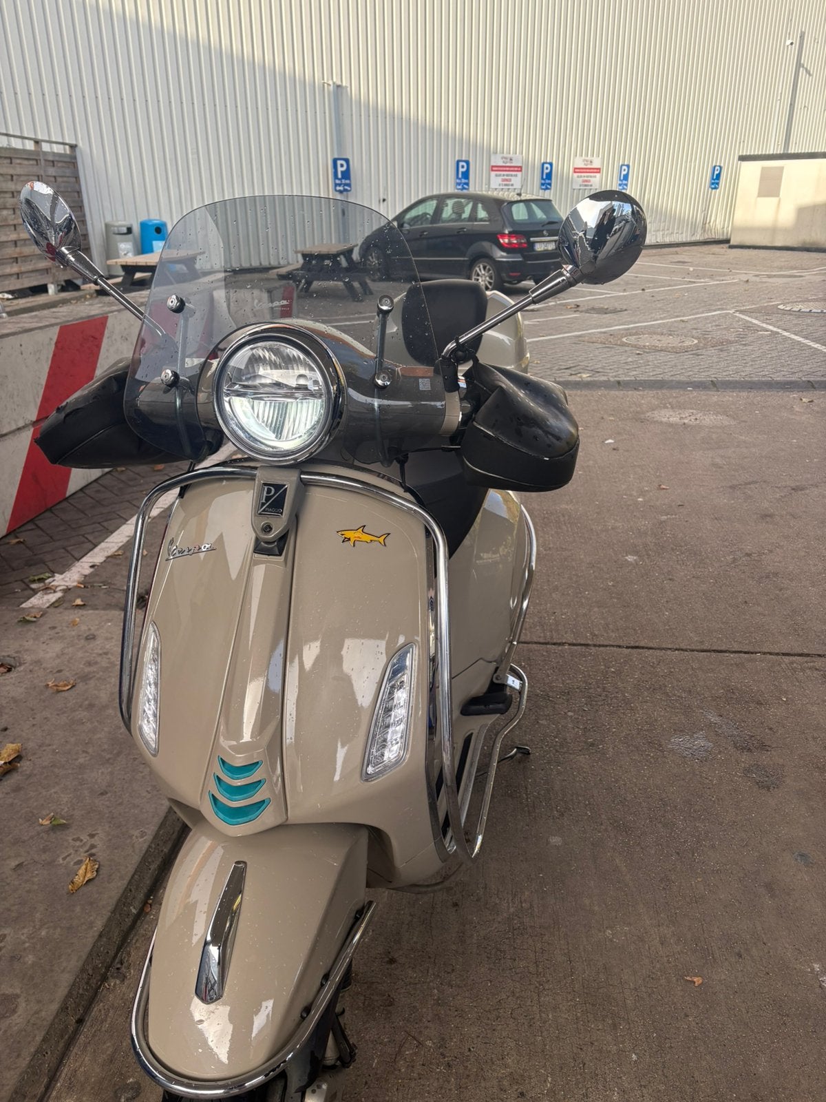 Vespa primavera, Fietsen en Brommers, Ophalen, Zo goed als nieuw