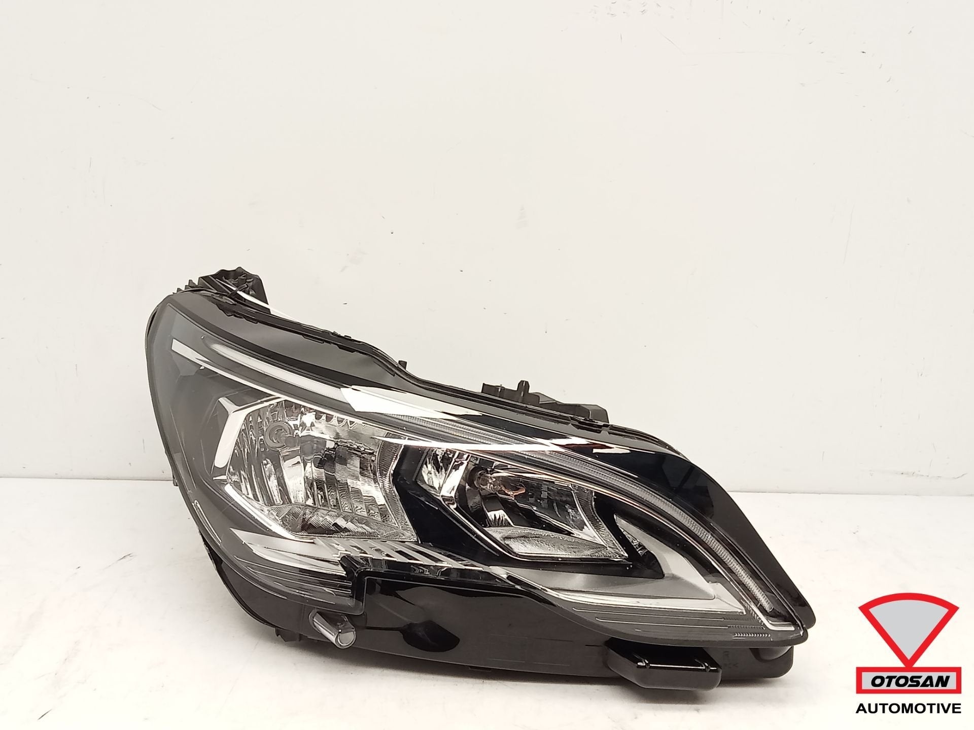 Phare halog ne droit Peugeot 3008 5008 2016+ 9810478080, Autos : Pièces & Accessoires, Taurusavenue 1
2132 LS  Hoofddorp, NL, Contact.group@renault.com