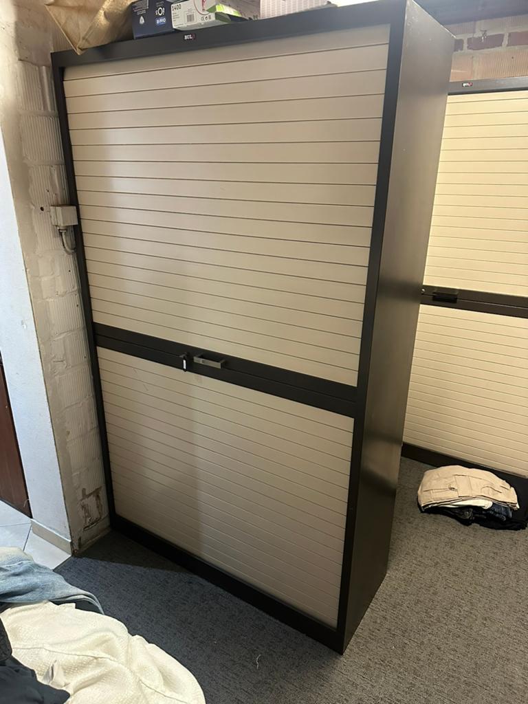 Armoire en métal coulissante offre spéciale, Enlèvement, Comme neuf