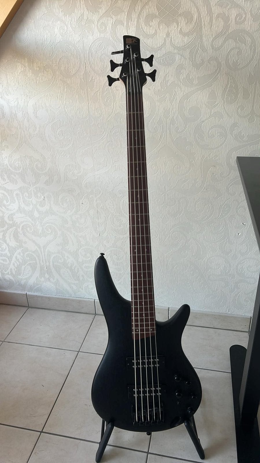Ibanez SR305EB 5-snarige basgitaar, Muziek en Instrumenten, Snaarinstrumenten | Gitaren | Bas, Ophalen, Zo goed als nieuw