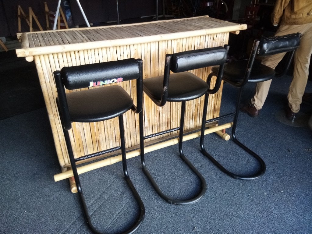 Tikibar, bamboe, Ophalen