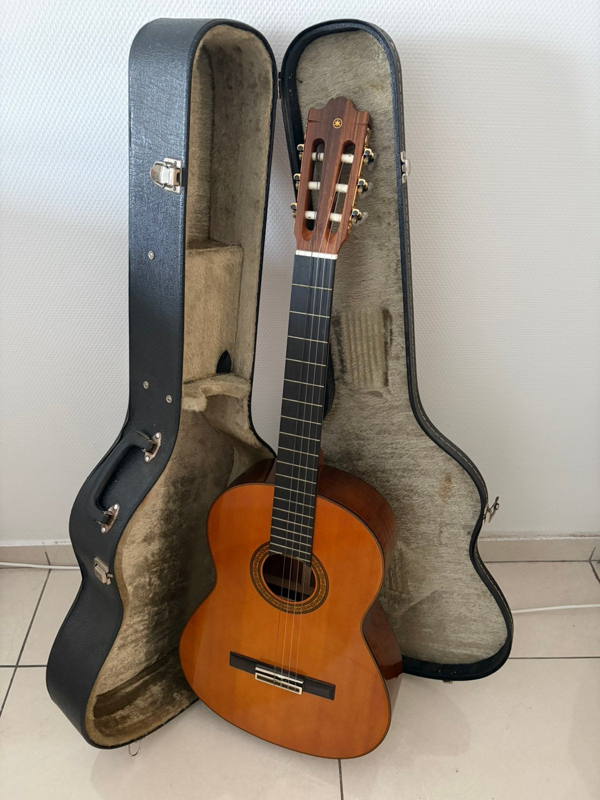 Akoestische gitaar. YAMAHA G-235 II ., Ophalen, Zo goed als nieuw