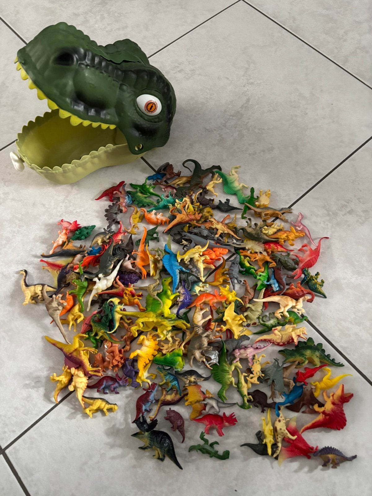 Boîte dinosaure., Enlèvement ou Envoi, Utilisé
