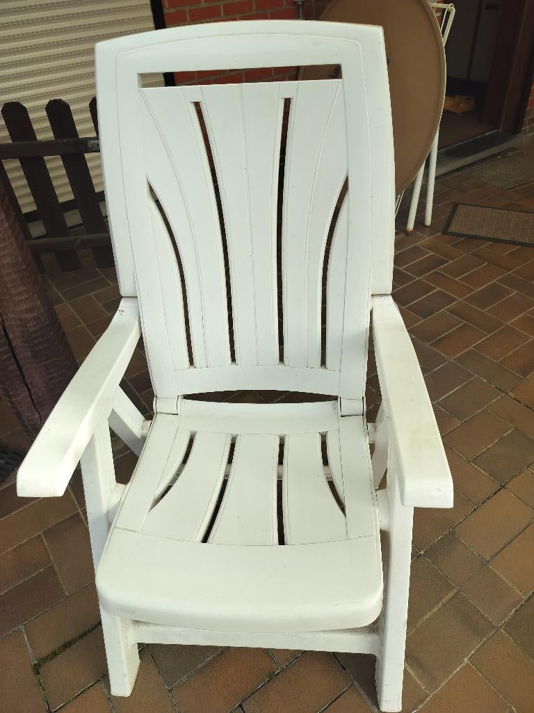 2 plastic tuinstoelen, Ophalen, Gebruikt, Plastic