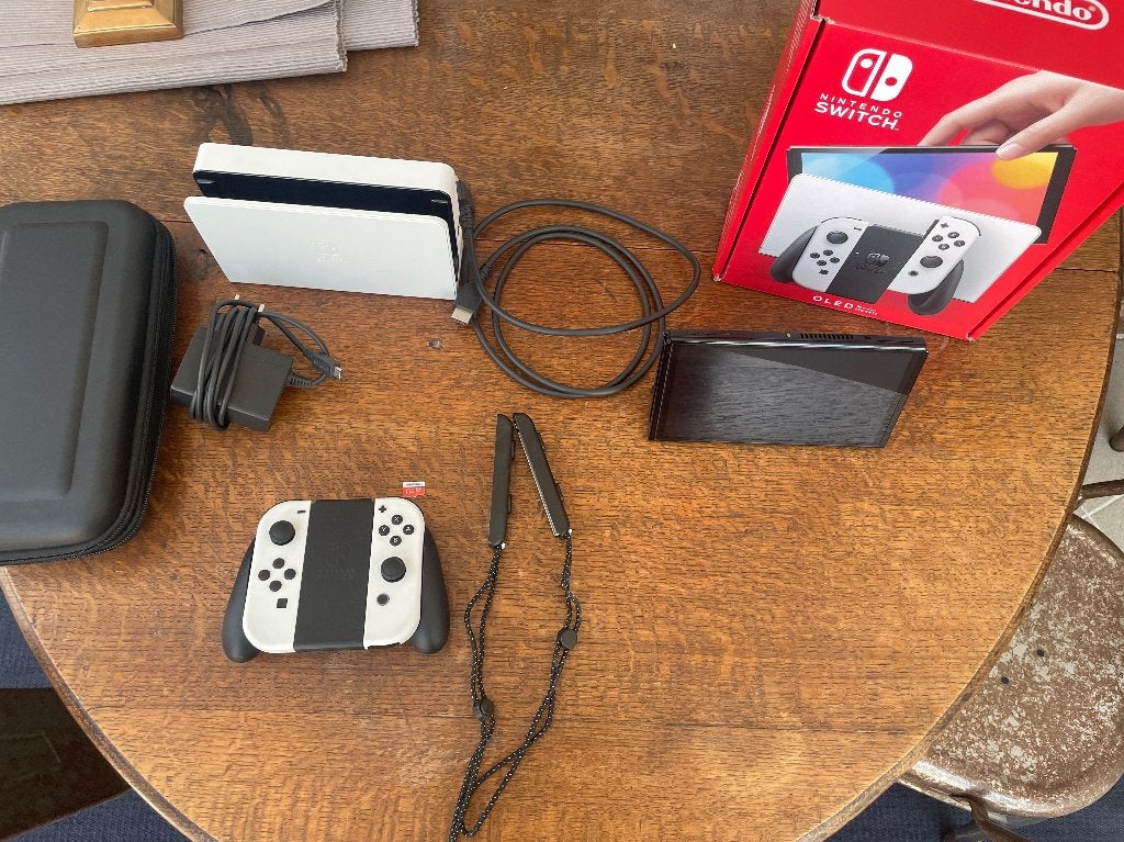 Nintendo switch oled, Enlèvement, Comme neuf, Avec 1 manette, Switch OLED