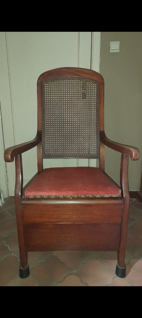 Chaise percée en bois et osier, Enlèvement