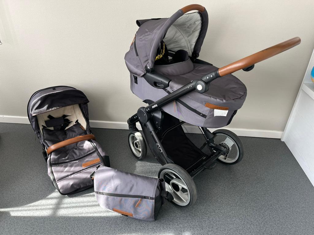 Mutsy - Kinderwagen, draagmand & toebehoren (volledige set), Enfants & Bébés, Poussettes & Combinaisons, Enlèvement, Comme neuf